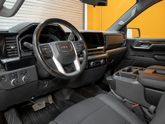 GMC Sierra 1500 ELEVATION CREW 4X4 *GR REMORQ* NAV SIÈGES CHAUFF in Cars & Trucks in Laurentides - Image 2