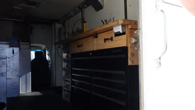 2015 ford Econoline E-450 Cube Van With Bucket in Heavy Trucks in Richmond - Image 18