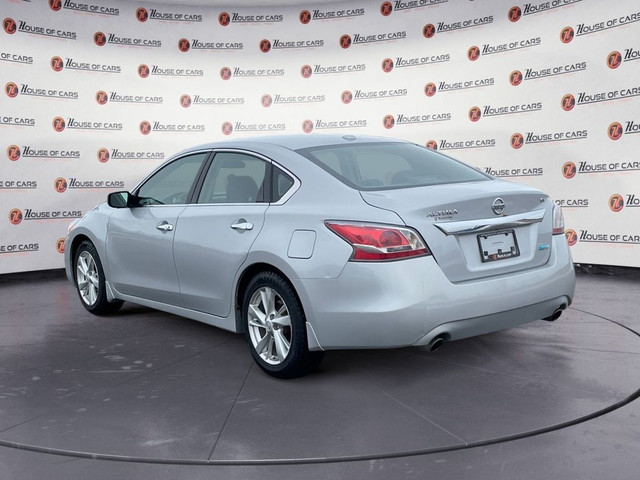  2015 Nissan Altima 4dr Sdn I4 CVT 2.5 SV/ Sunroof/ Bluetooth in Cars & Trucks in Calgary - Image 4