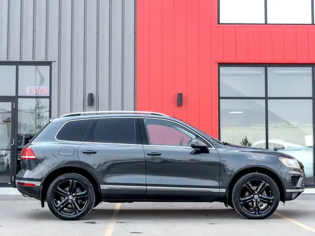 2015 Volkswagen Touareg Execline 3.6 - AWD | Pano Sunroof | 360  in Cars & Trucks in Saskatoon - Image 5
