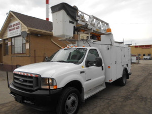 2003 Ford Super Duty F-450 35FT REACH BUCKET TRUCK ONLY 75,000KM