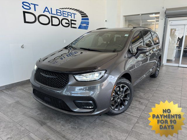 2021 Chrysler Pacifica Touring-L in Cars & Trucks in St. Albert