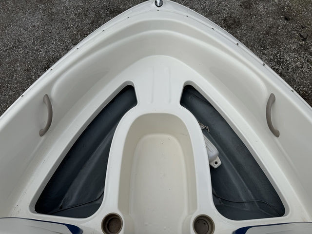 2004 Bayliner 165 in Powerboats & Motorboats in London - Image 4
