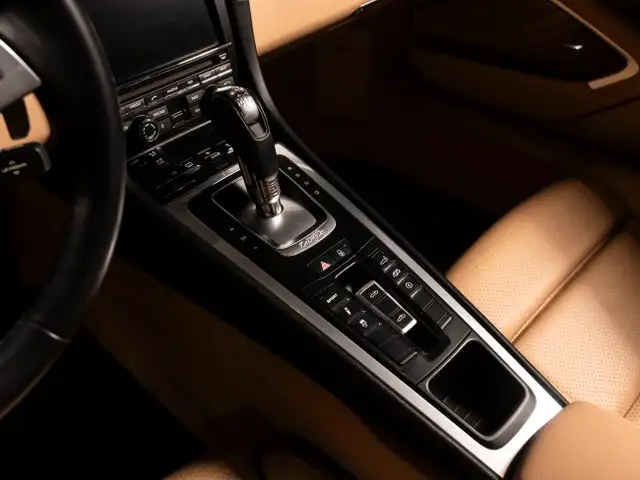 2015 Porsche 911 2015 911 Targa 4S - Certifié Porsche Approved in Cars & Trucks in Québec City - Image 19