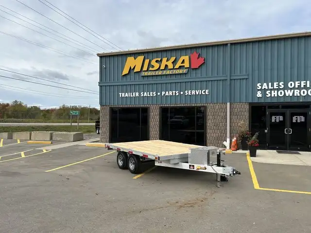 12' Aluminum Flatbed Trailer - Made in Canada in Cargo & Utility Trailers in Ottawa - Image 2