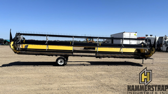 2014 NEW HOLLAND DuraSwath 430HB 30 Ft Draper Swather Header in Farming Equipment in Edmonton - Image 2