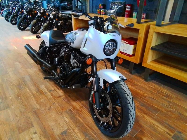 2024 Indian Motorcycle Sport Chief Ghost White Metallic Smoke in Street, Cruisers & Choppers in Moncton - Image 2
