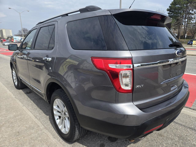 2013 Ford Explorer XLT-4WD- Backup Cam - Panoramic Sunroof- Blue in Cars & Trucks in City of Toronto - Image 4