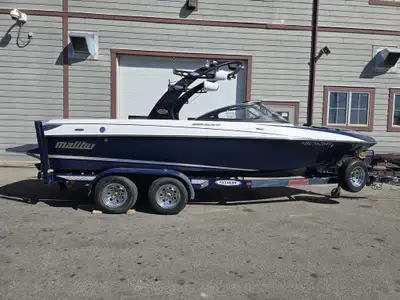 2007 MALIBU WAKESETTER 21 LSV 813 HOURS MALIBU MONSOON MOTOR 2 REAR FAT SAC BAGS ONE IN EACH LOCKER...