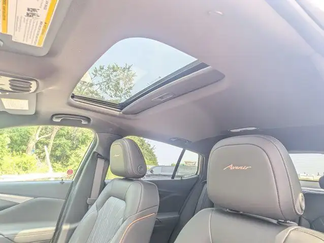 2025 Buick Envista Avenir- Adv Safety Pkg - Power Moonroof dans Autos et camions dans Barrie - Image 35