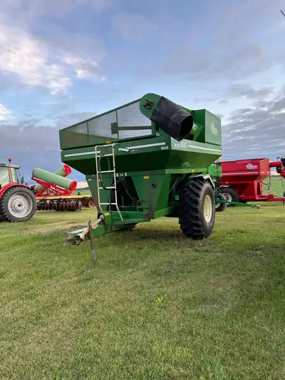 500 Bushel 14" Diameter Unloading Auger 12.5 FT Unloading Auger Height 18.4X26 Tires Small 1000 PTO...