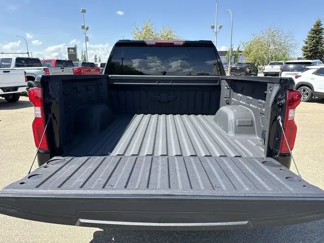 2023 Chevrolet Silverado 1500 RST Z71 OFF-ROAD | LOW KMS | 5.3L  in Cars & Trucks in Edmonton - Image 27