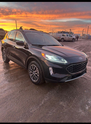 2022 Ford Escape Titanium 4dr SUV (2.5L 4cyl gas/electric plug-in hybrid EVT)