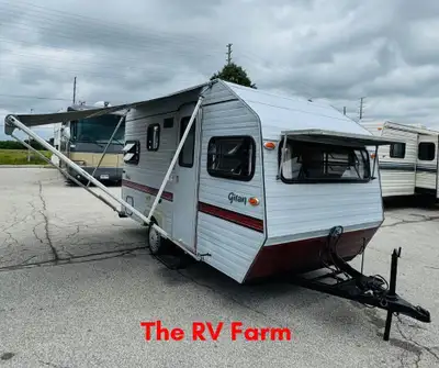 !! 1987 Gitan 480 Lightweight Vintage Camper, Easy to Tow !! This 1987 Gitan 480 is a charming, ligh...