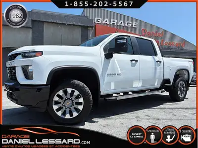 CUSTOM CREW CAB BTE 6,6 V8 GAZ 6,6 AUTO 6VIT RATIO 3,73 PNBV DE 4831KG VOIR BEAUCOUP PLUS DE PHOTOS...