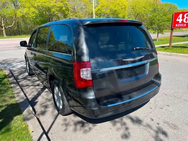 2012 Chrysler Town & Country 1 OWNER, NAVI, DVD, CERTIFIED62863214342658123