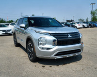 This Mitsubishi Outlander has a strong Regular Unleaded I-4 2.5 L/152 engine powering this Variable... (image 6)