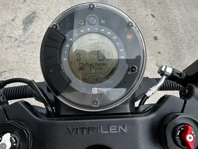 2021 Husqvarna Vitpilen 401 in Dirt Bikes & Motocross in Winnipeg - Image 16