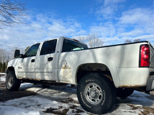 2003 Chevrolet Silverado 2500 LS in Cars & Trucks in Fredericton - Image 2