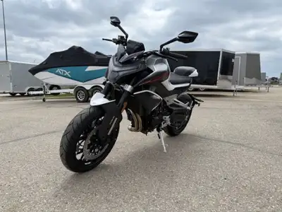 2025 CFMOTO 800NKThe 800NK model is equipped with a 799cc parallel twin-cylinder engine with a maxim...