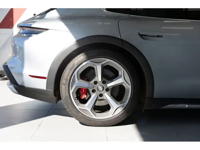 2022 Porsche Taycan 4S Cross Turismo dans Autos et camions dans Ville de Vancouver - Image 19