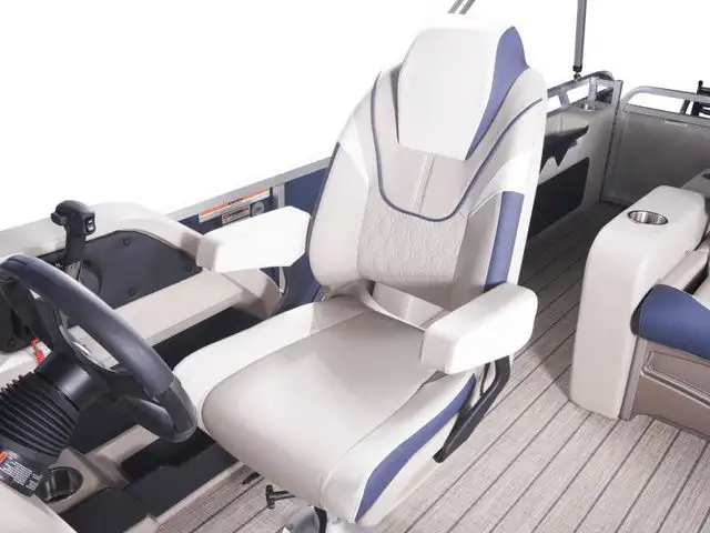 2023 Legend Q-Series Dual Lounge Sport Pro in Powerboats & Motorboats in Saskatoon - Image 7