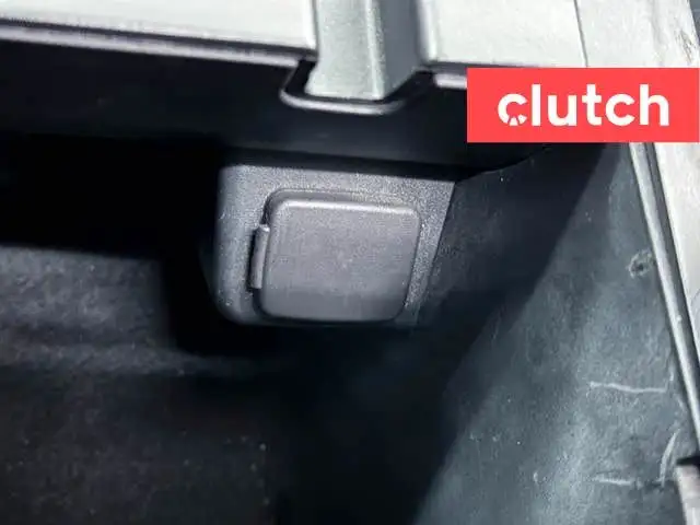 2021 Ford Explorer XLT 4WD w/ Apple CarPlay, Heated Front Seats, in Cars & Trucks in Ottawa - Image 38