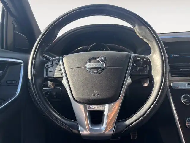 2014 Volvo XC60 T6 R-Design BACKUP CAMERA SUNROOF in Cars & Trucks in Calgary - Image 17
