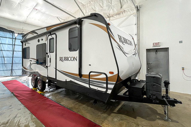2015 Keystone Rubicon 2100 – 12' Garage Toy Hauler w/4.0kW Gen in Travel Trailers & Campers in Red Deer - Image 3