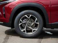 2025 Chevrolet Trax LT Smart Style, Big Value MODERN STYLE, MAXIMUM VERSATILITY Sleek crossover desi... (image 6)