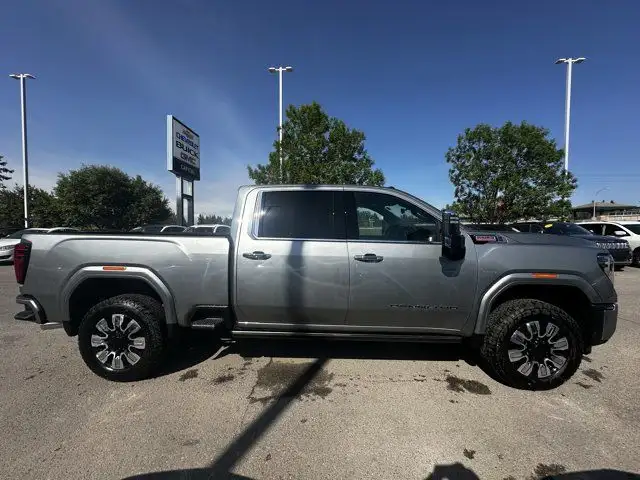 2025 GMC Sierra 3500HD Denali in Cars & Trucks in Calgary - Image 8