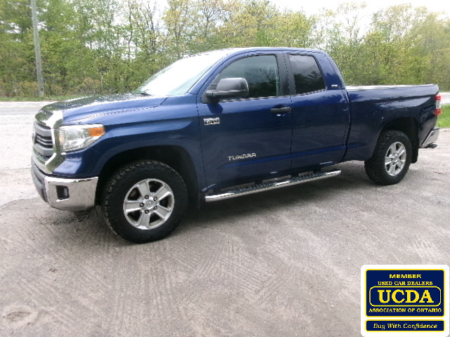 2014 Toyota Tundra SR5 in Cars & Trucks in Muskoka