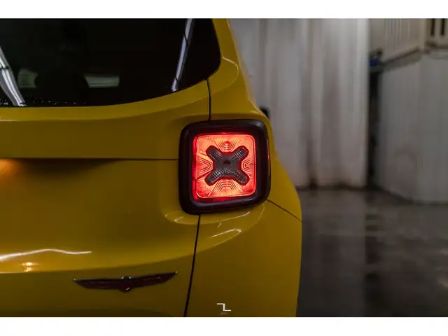 2015 Jeep Renegade 4x4 Trailhawk Leather BCam dans Autos et camions dans Grande Prairie - Image 8