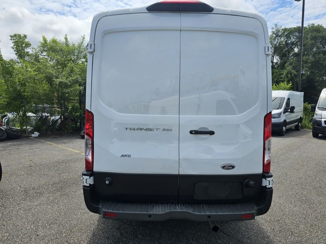 2022 Ford Transit Cargo Van 250 Toit Moyen 148 AWD $191/Semaine in Cars & Trucks in City of Montréal - Image 4