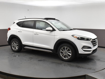 2017 Hyundai Tucson SE AWD, Leather, Sunroof, Alloys, heated sea