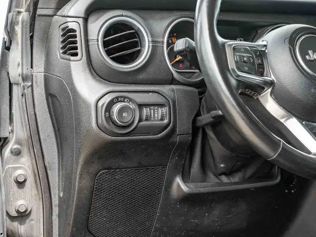 2018 Jeep Wrangler Unlimited in Cars & Trucks in Ottawa - Image 13