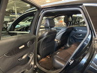 **MONTH-END SPECIAL!** FEATURING : 4MATIC AWD, DUAL SUNROOF, BLACK WOOD, AMBIENT LIGHTING, MULTI DRI... (image 5)