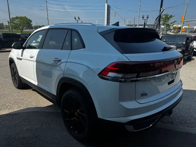 2024 Volkswagen Atlas Cross Sport 2.0 TSI Comfortline in Cars & Trucks in Markham / York Region - Image 7