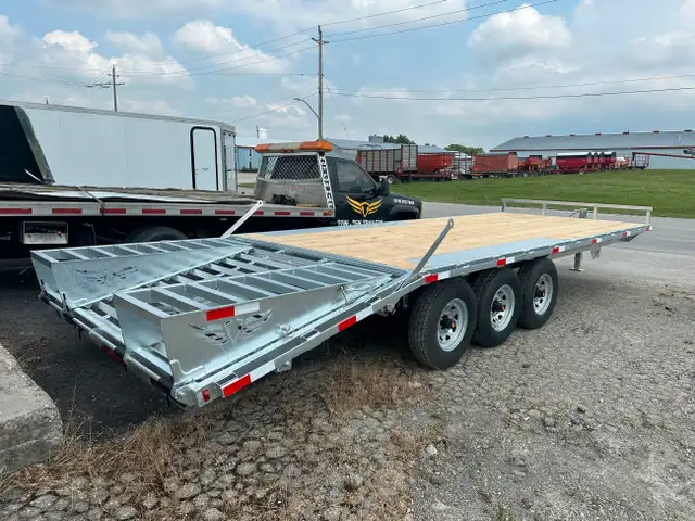 2025 Tow Tek 8.5 x 25' Flat Deck Tri-Axle 21,000 Lb GVRW, Ramps in Cargo & Utility Trailers in Mississauga / Peel Region - Image 3