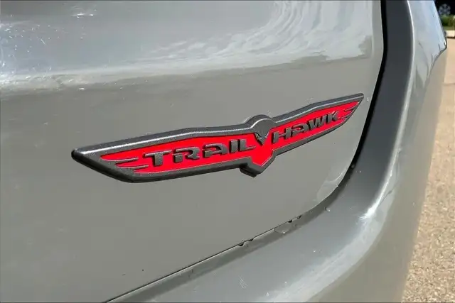 2023 Jeep Compass 4WD TRAILHAWK in Cars & Trucks in Edmonton - Image 9
