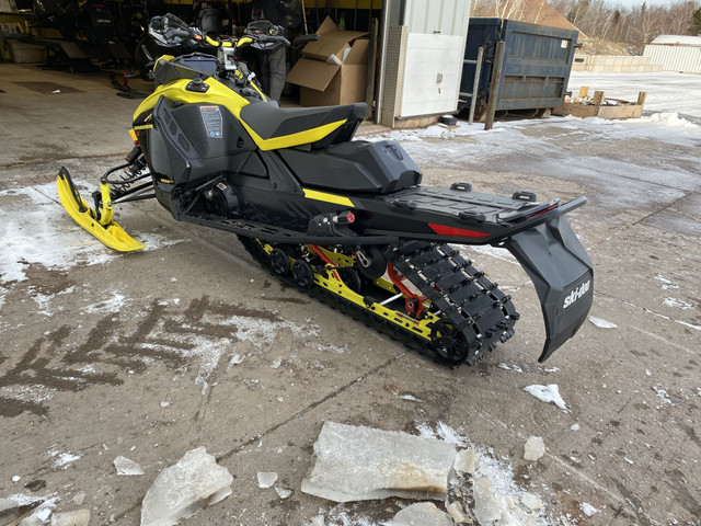 2022 Ski-Doo Renegade® X-RS® 850 E-TEC® - Yellow/Black in Snowmobiles in Charlottetown - Image 2