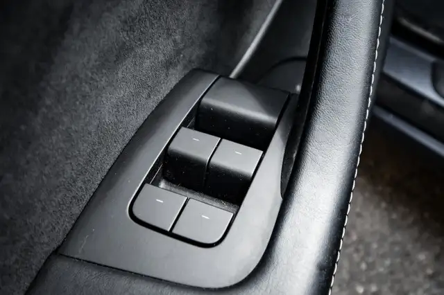 2023 Tesla Model 3 Base • FAST CHARGING • NAV • 360 CAM • SUNROO in Cars & Trucks in Kingston - Image 12
