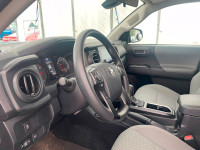 À voir! / Come see it! BAS KILOMÉTRAGE / LOW MILEAGE. Version SR Crew 4x4 avec Moteur V6 3.5L, Siège... (image 2)
