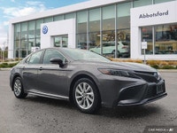 This Toyota Camry delivers a Regular Unleaded I-4 2.5 L/152 engine powering this Automatic transmiss... (image 6)