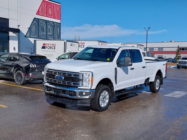 2023 Ford Super Duty F-350 SRW XLT in Cars & Trucks in Calgary
