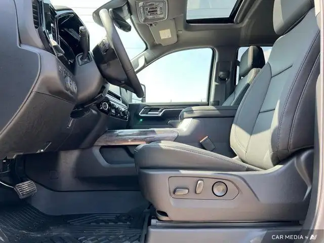 2025 Chevrolet Silverado 3500HD LTZ 4WD Crew Cab | 20IN FUEL dans Autos et camions dans Comté de Strathcona - Image 14