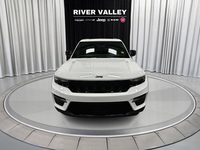 2024 Jeep Grand Cherokee in Cars & Trucks in Strathcona County - Image 2