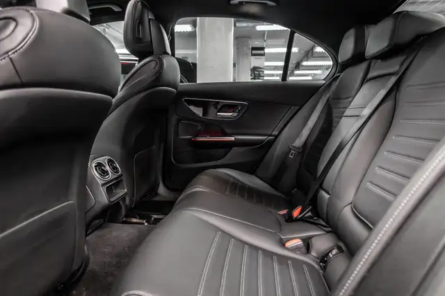 2023 Mercedes-Benz C300 4MATIC Sedan | Premium | Night | Carplay in Cars & Trucks in City of Montréal - Image 40