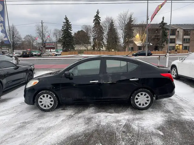 2012 Nissan Versa 4dr Sdn CVT 1.6 SV in Cars & Trucks in City of Toronto - Image 3