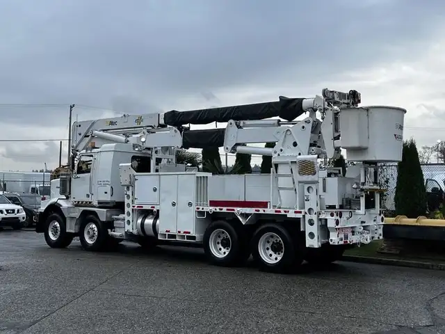 2011 western-star-trucks 4900 Twin Steer DD15 Altec AH85A Bucket in Heavy Trucks in Richmond - Image 8
